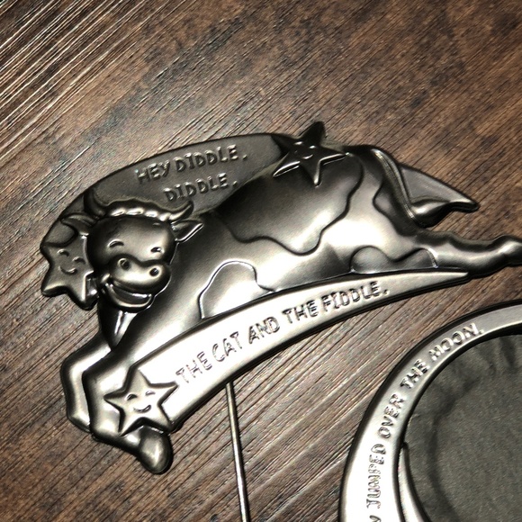 Pewter Hey Diddle Diddle Baby Picture Frame Cow Moon frame on wire pedestal CUTE - Picture 4 of 11